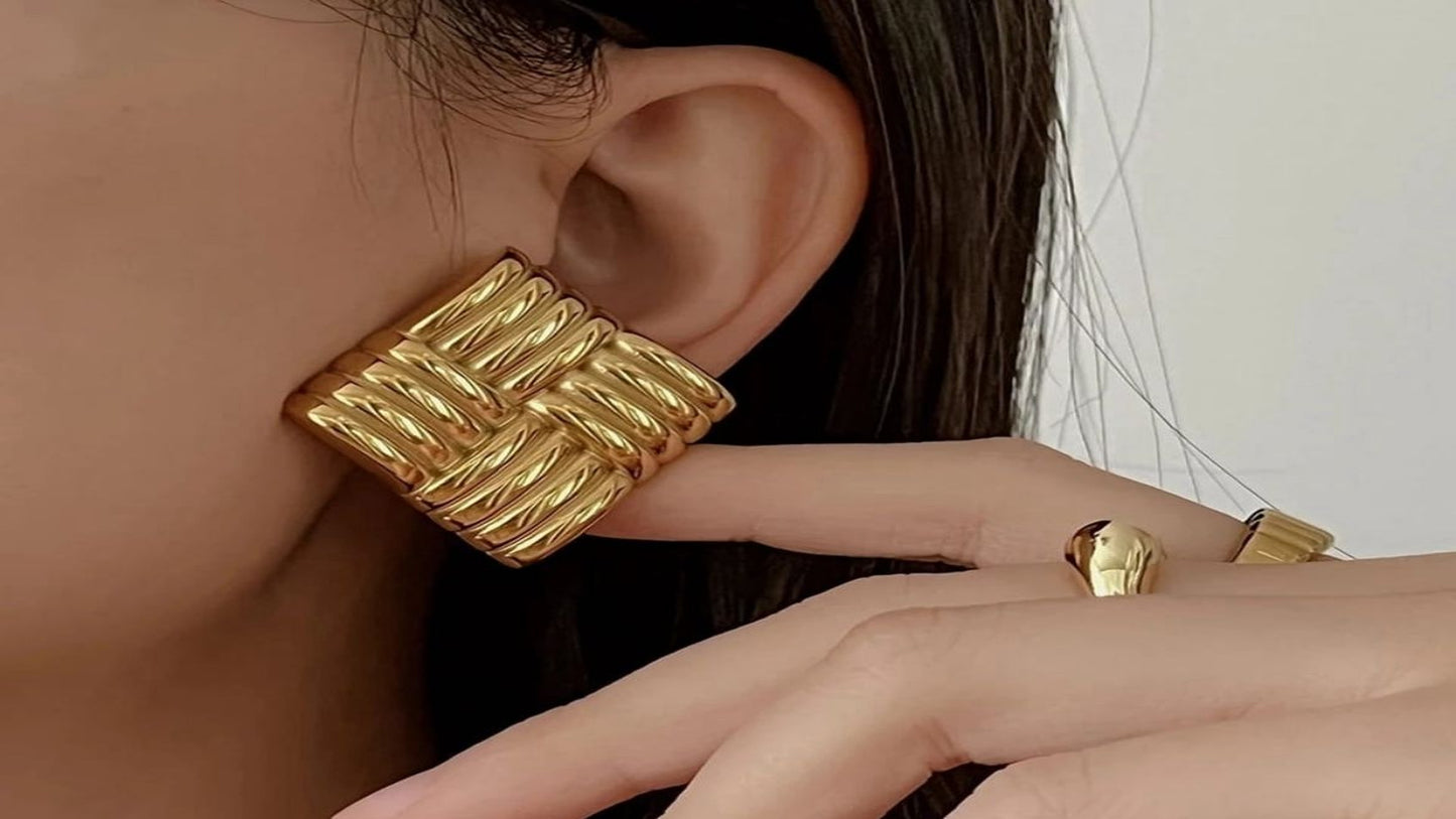 Aurum Weave – Sculpted Gold Statement Earrings