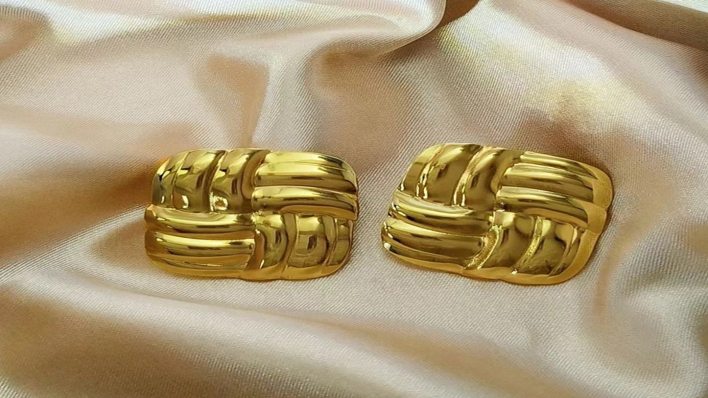 Aurum Weave – Sculpted Gold Statement Earrings